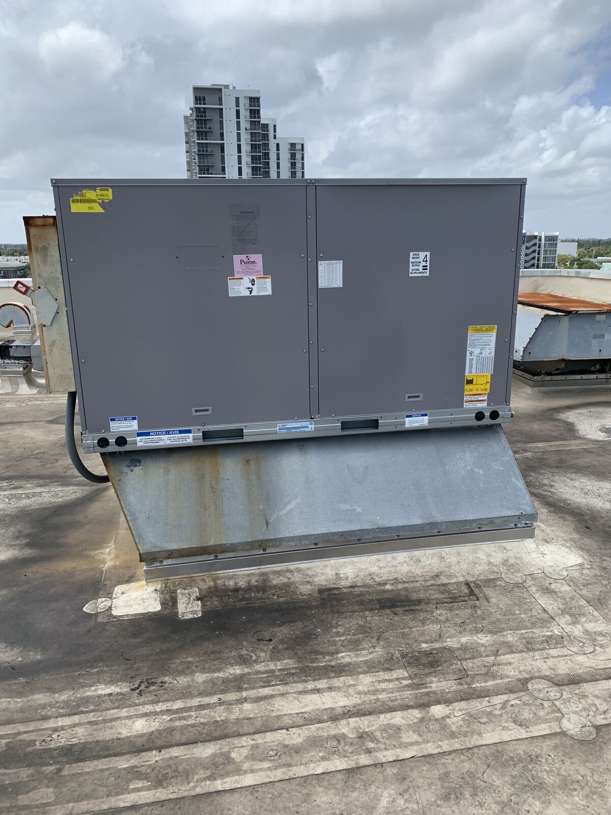 Commercial rooftop package unit